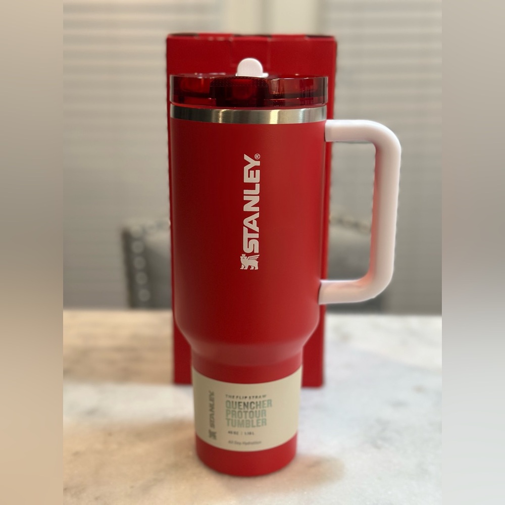 Stanley @Arsenal Unique Red Flip Straw 40oz Quencher Protour Tumbler